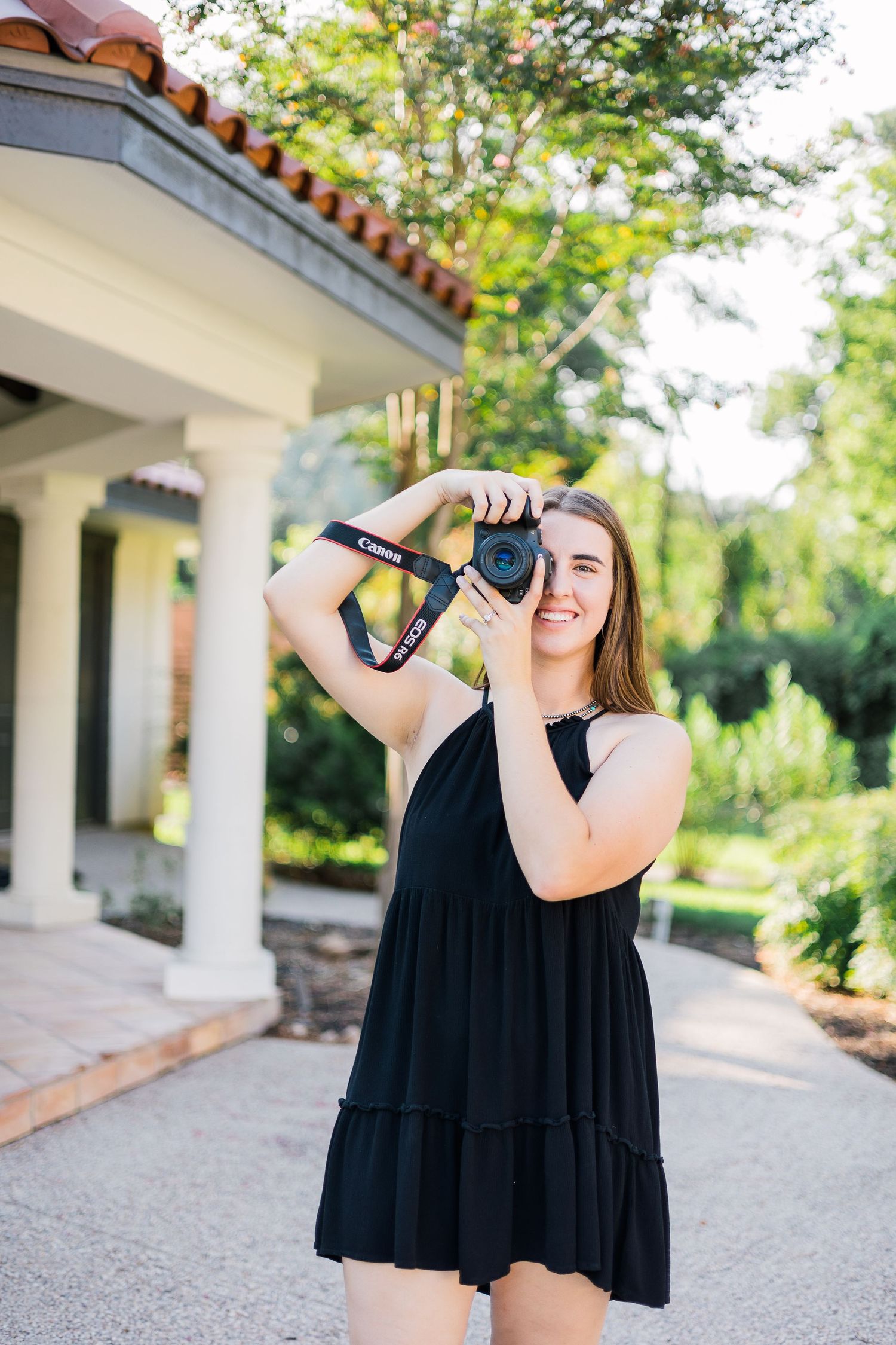 As a luxury wedding photographer, Autumn Elizabeth combines her creative vision and passion for storytelling to capture 