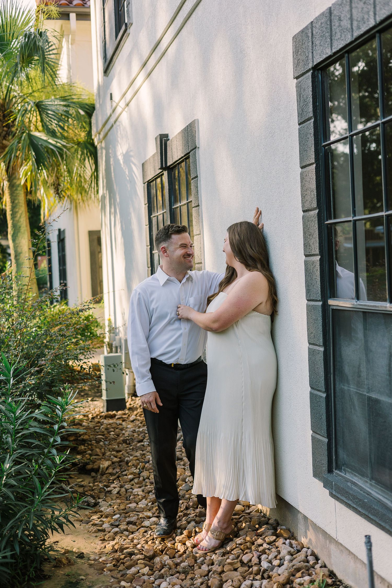 A love-filled couples session set at the Texas Alamo, with its historic charm providing a breathtaking backdrop. The couple’s connection shines through in this photography session, creating elegant and heartfelt images that honor both their relationship and the spirit of Texas