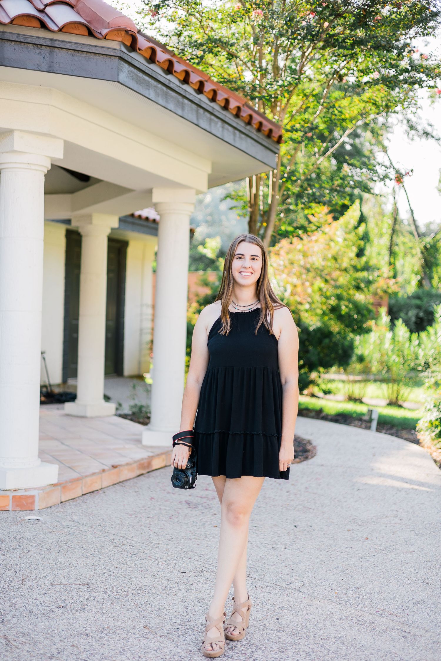 With years of experience in luxury wedding photography, Autumn Elizabeth is dedicated to capturing love stories with tim