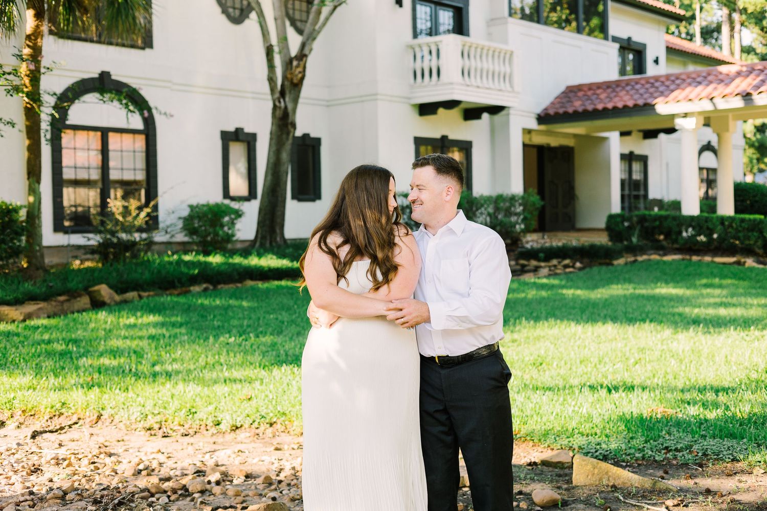 A beautiful couples session at the Texas Alamo, blending romance with the history and grandeur of this famous site. Each photograph captures the couple's deep connection while showcasing the unique beauty and cultural significance of the Alamo.