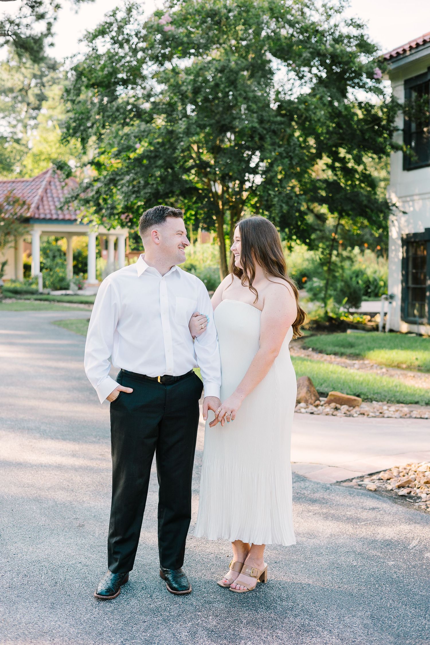A love-filled couples session set at the Texas Alamo, with its historic charm providing a breathtaking backdrop. The couple’s connection shines through in this photography session, creating elegant and heartfelt images that honor both their relationship and the spirit of Texas