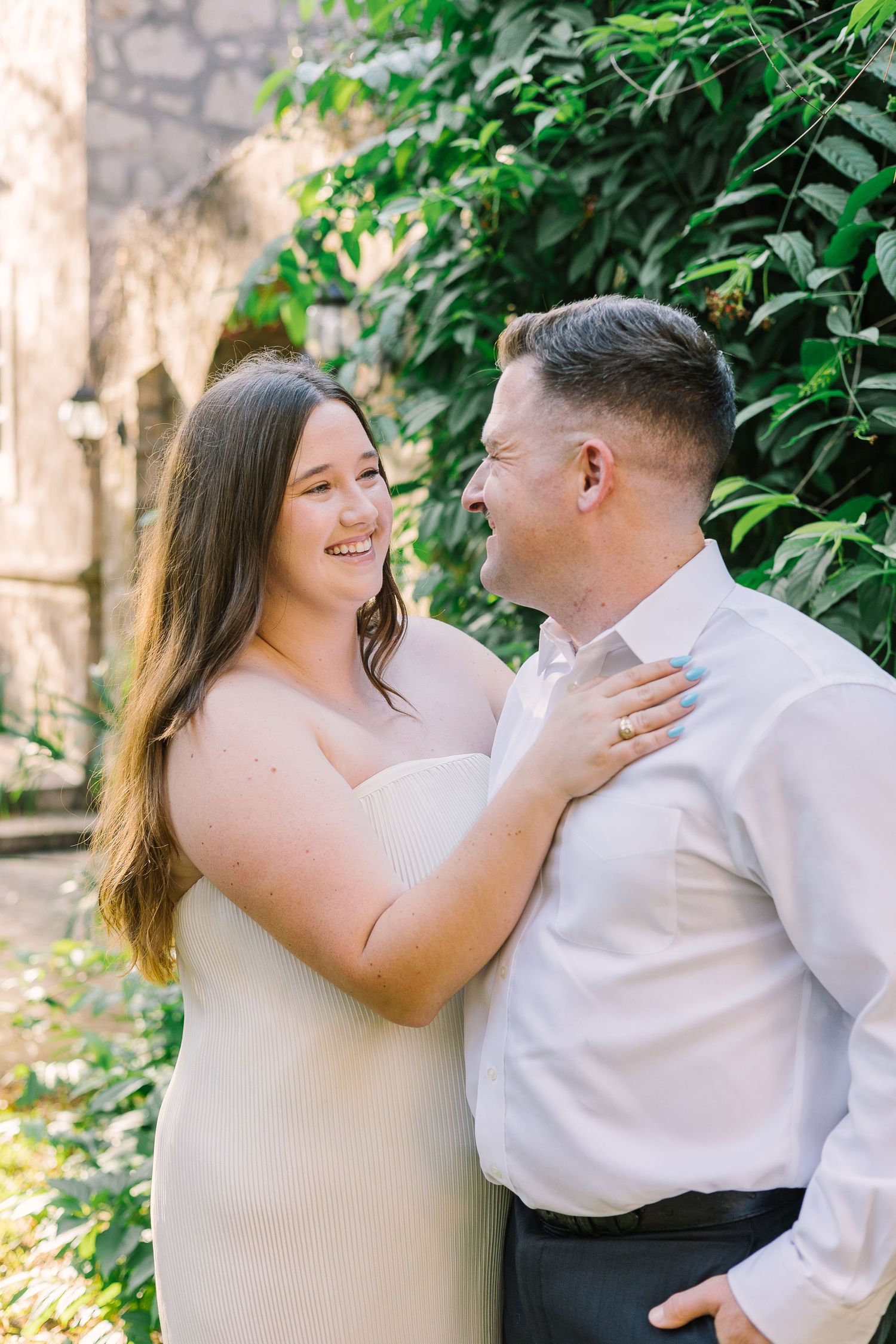A love-filled couples session set at the Texas Alamo, with its historic charm providing a breathtaking backdrop. The couple’s connection shines through in this photography session, creating elegant and heartfelt images that honor both their relationship and the spirit of Texas