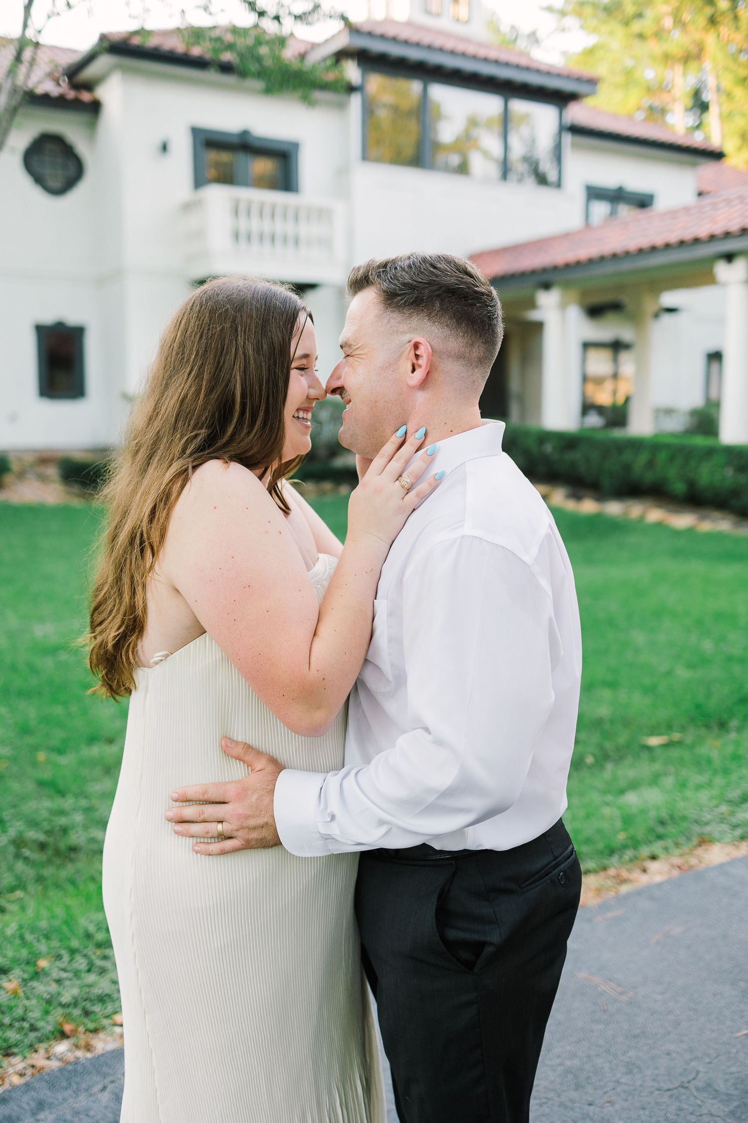 A love-filled couples session set at the Texas Alamo, with its historic charm providing a breathtaking backdrop. The couple’s connection shines through in this photography session, creating elegant and heartfelt images that honor both their relationship and the spirit of Texas