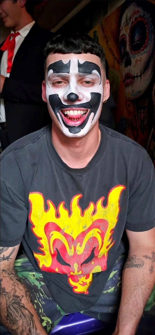 Clown Face Paint.
SPFX Makeup.
Halloween Makeup.
Theatre Makeup.
Creative Makeup