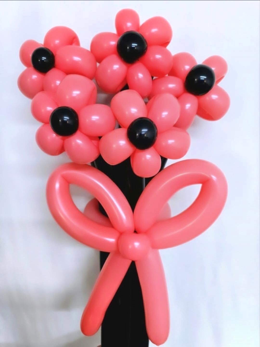 Balloon Flower Bouquet.
Birthday Balloon Styling.
Balloon Twister.
High Quality, Professional Grade Balloons.