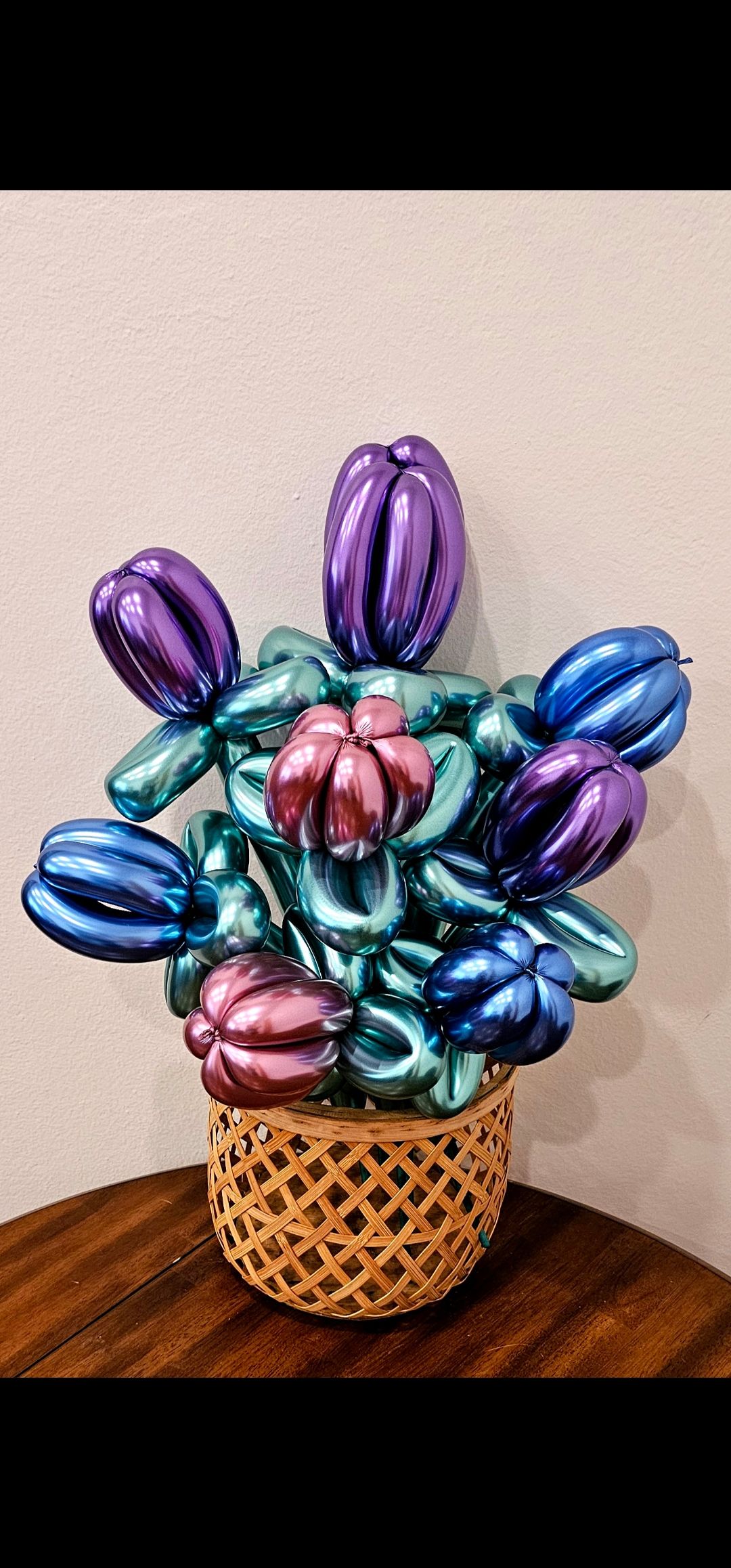 Balloon Flower Bouquet.
Birthday Balloon Styling.
Balloon Twisting
High Quality, Professional Grade Balloons.