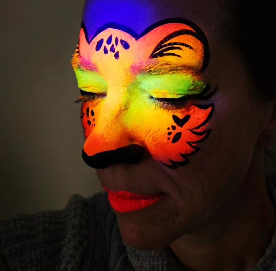 Uv Face & Body Paint.
Adult Festivals & Parties.
UV Leopard Face Paint.
High Quality, Professional Grade Makeup, Face Paint & Glitter.