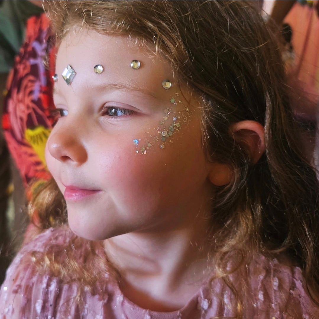 Glitter Bar
Northern Beaches Face Painter and Balloon Twister
Servicing Northern Beaches, Manly, Freshwater, Balgowlah