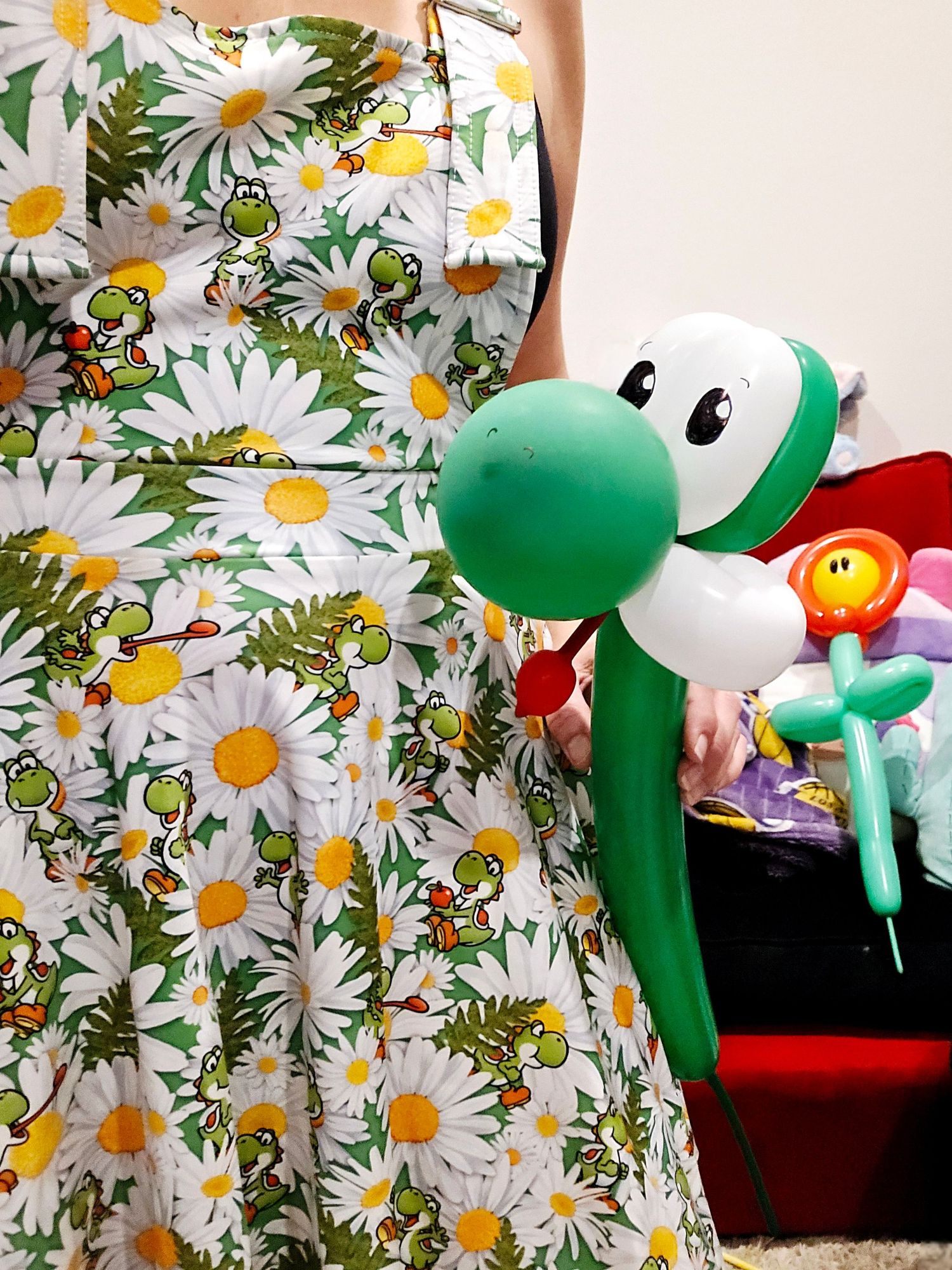 Yoshi Balloon.
Balloon Twist Character.