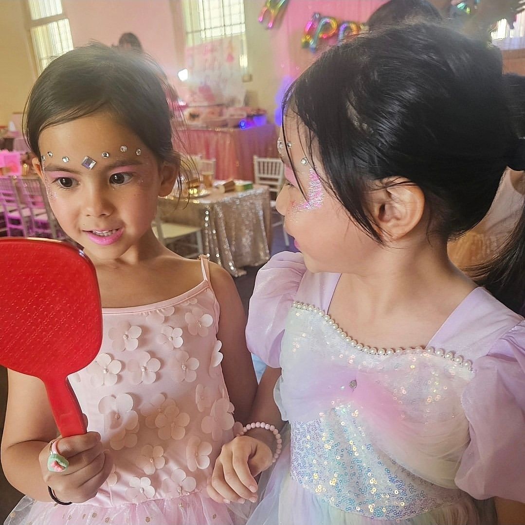 Glitter Bar
Northern Beaches Face Painter and Balloon Twister
Servicing Northern Beaches, Manly, Freshwater, Balgowlah