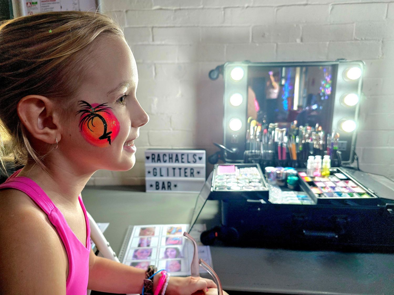 Face Painter
Glitter Bar
Northern Beaches Face Painter and Balloon Twister
Servicing Northern Beaches, Manly, Freshwater, Balgowlah