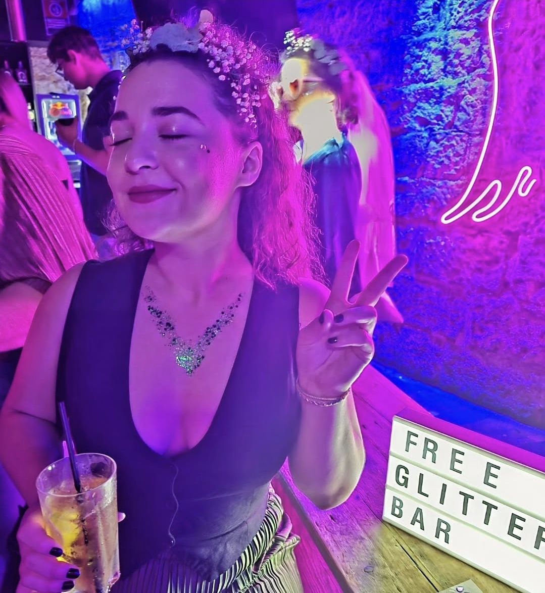 Face & Body Paint.
Glitter Bar.
Adult Festivals, Night clubs & Parties.
High Quality, Professional Grade Makeup, Face Paint & Glitter.