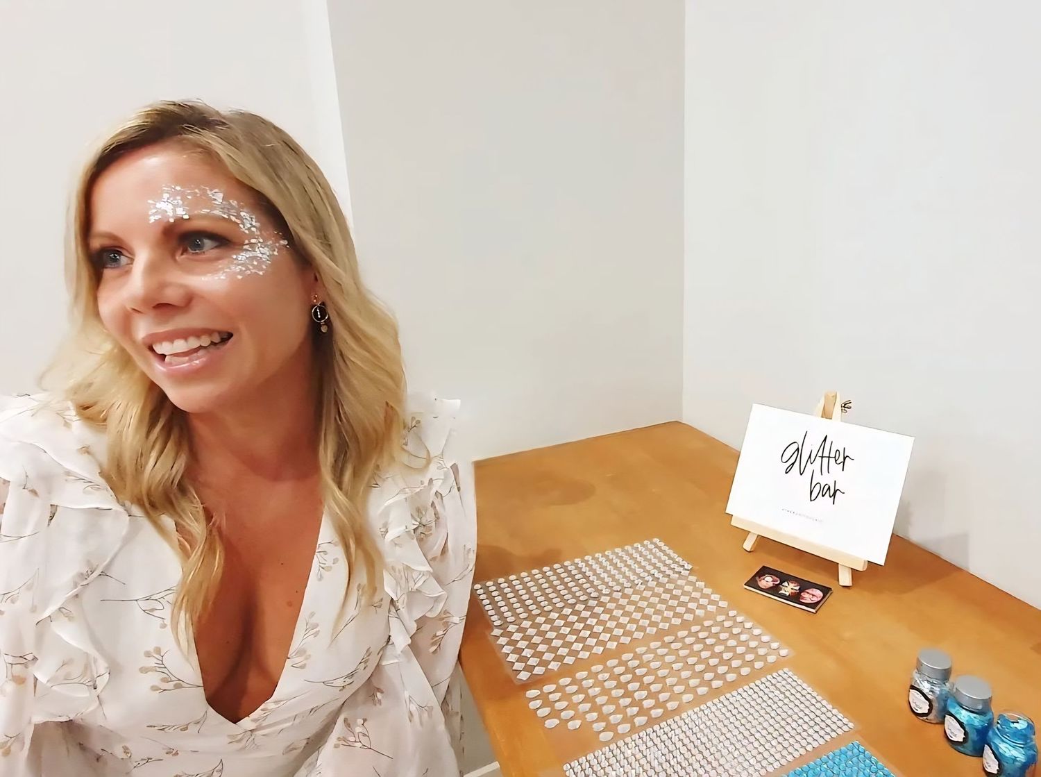 Face & Body Paint.
Glitter Bar.
Adult Festivals, Night clubs & Parties.
High Quality, Professional Grade Makeup, Face Paint & Glitter.