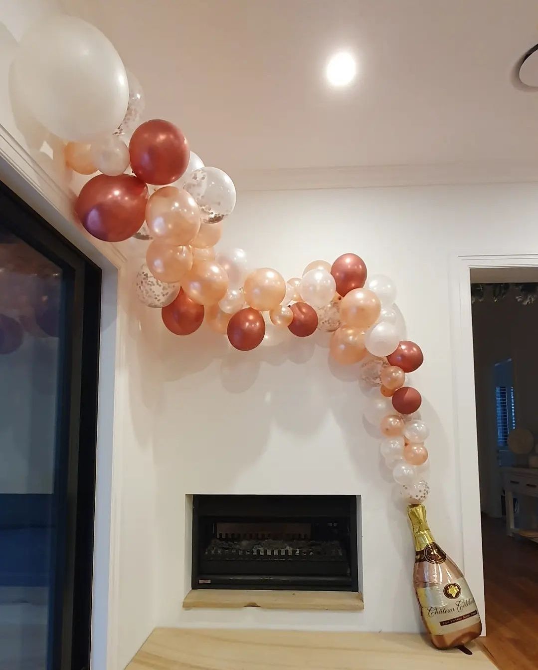 Balloon Garland.
Birthday Balloon Styling.
Balloon Twisting
High Quality, Professional Grade Balloons.
