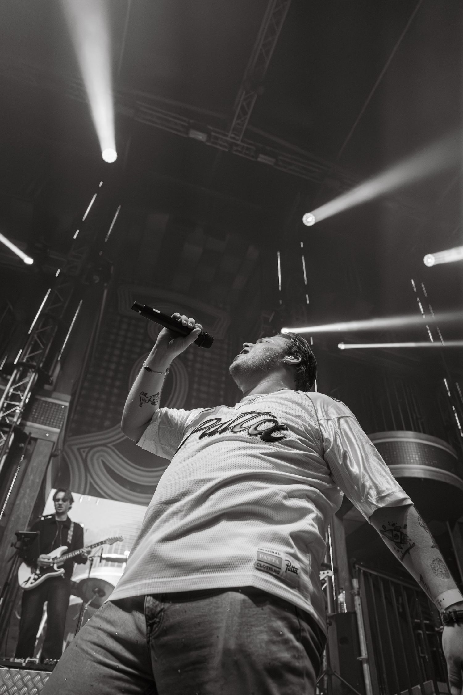 Sfeervolle concertfoto van Jerome op Paaspop festival, fotografie door Eva Berendse