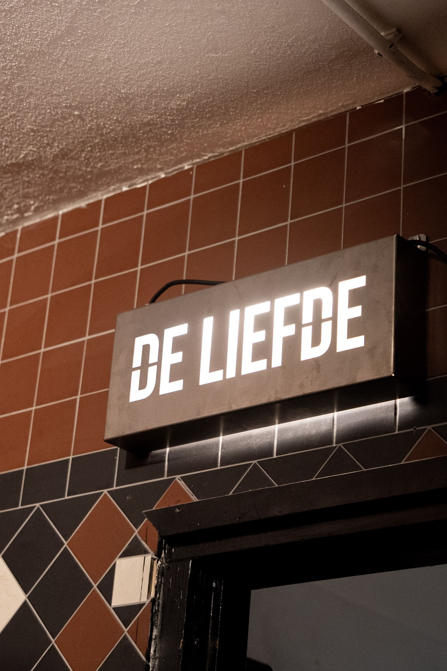 Levendig dansmoment op ADE Westweelde, dynamische evenementfotografie Eva Berendse Amsterdam