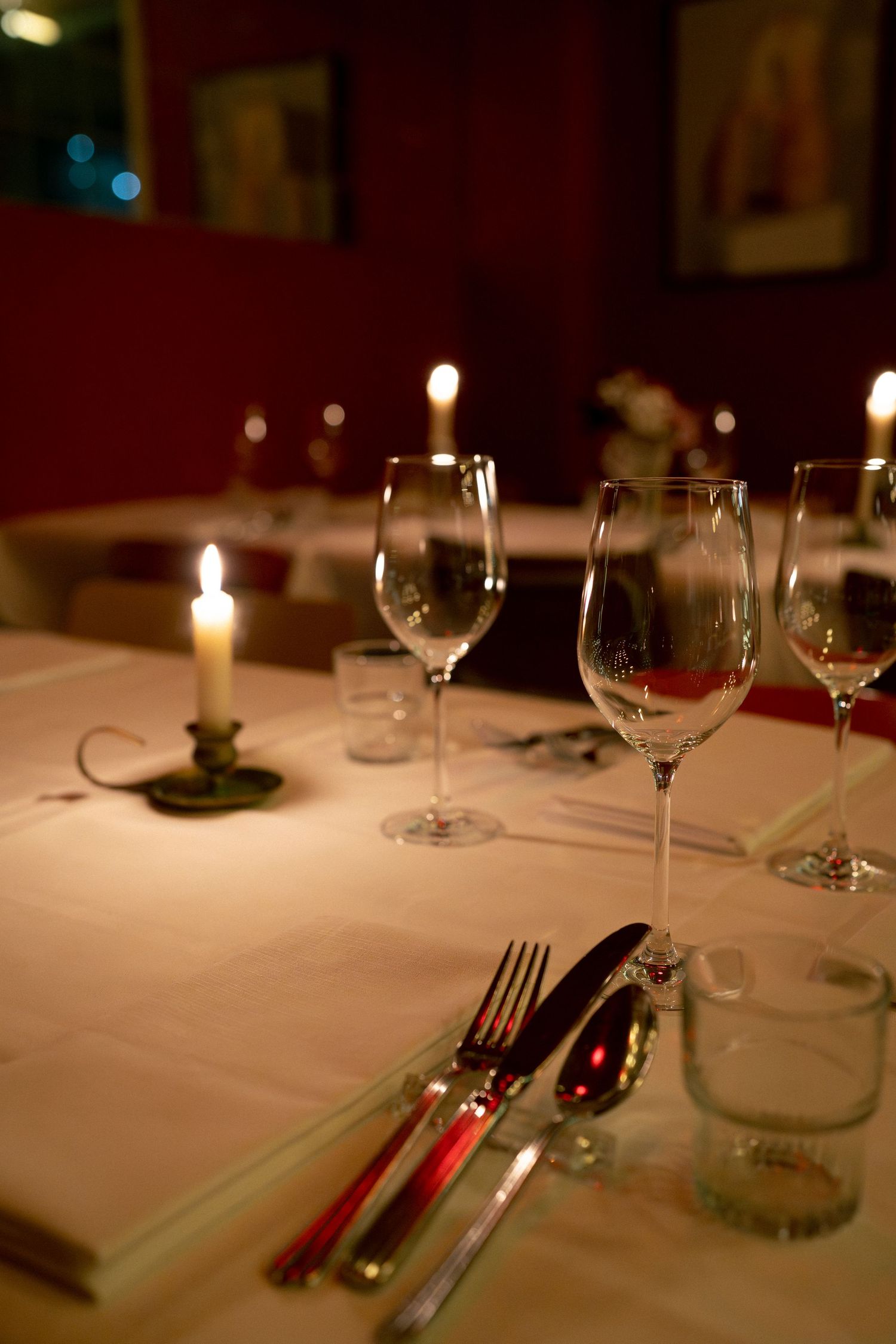 Sfeervolle hal of entree van Café Modern restaurant, professionele fotografie door Eva Berendse