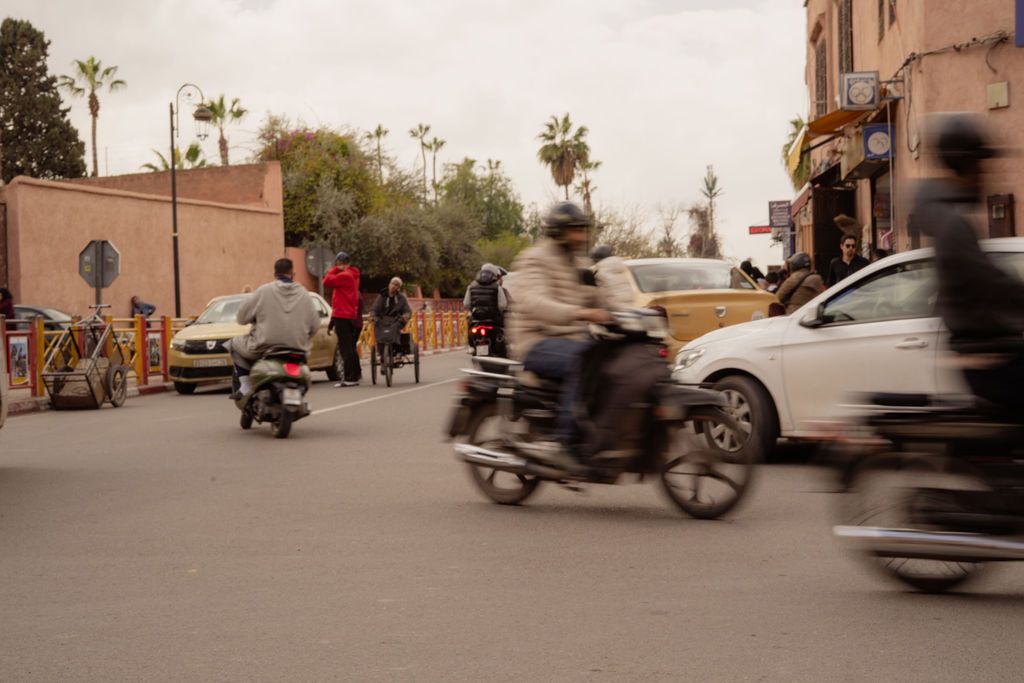 Kleurrijke souks of straatmarkt in Marrakech Marokko, reisfotografie door Eva Berendse