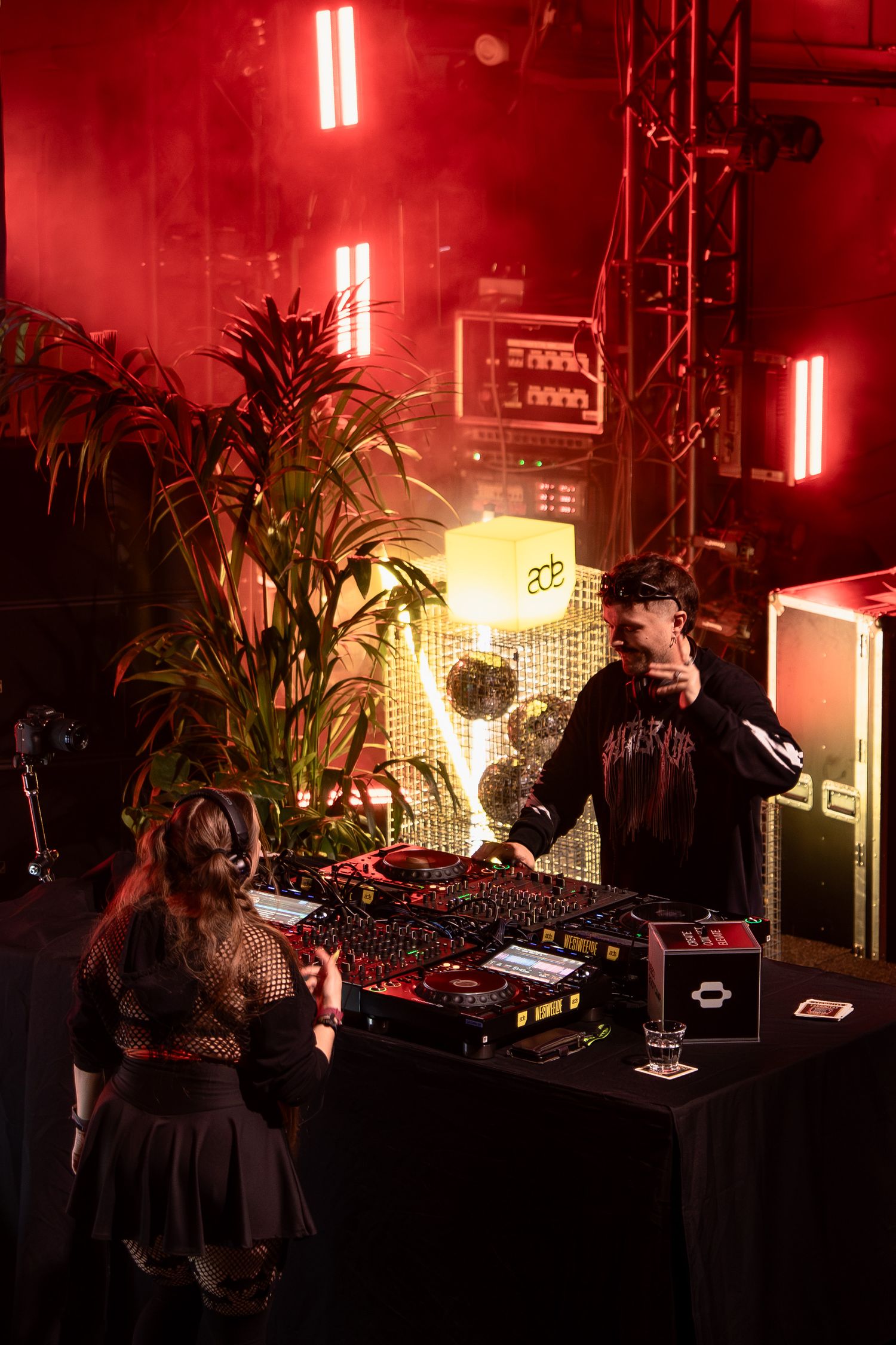 DJ of artiest op podium tijdens ADE Westweelde Amsterdam Dance Event, fotografie Eva Berendse