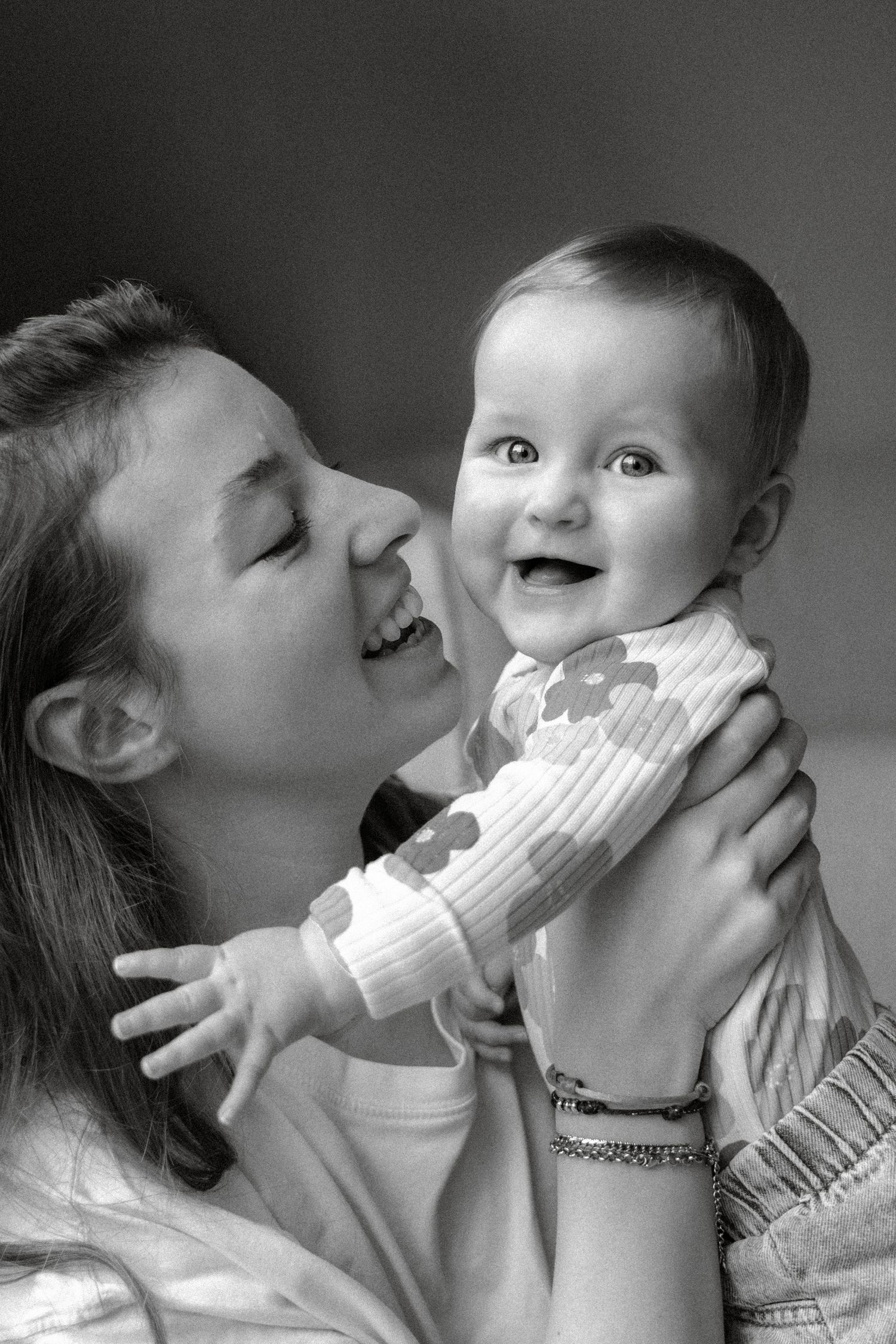 Baby portret tijdens newborn fotoshoot Milly en Lilly, fotografie door Eva Berendse