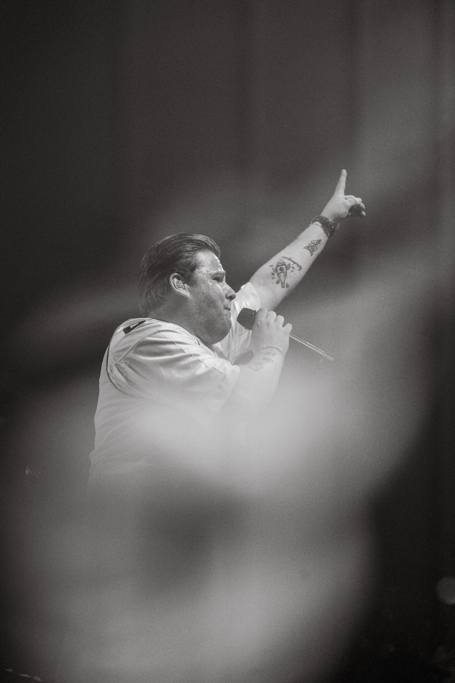 Jerome speelt live muziek op Paaspop festival, dynamische fotografie Eva Berendse