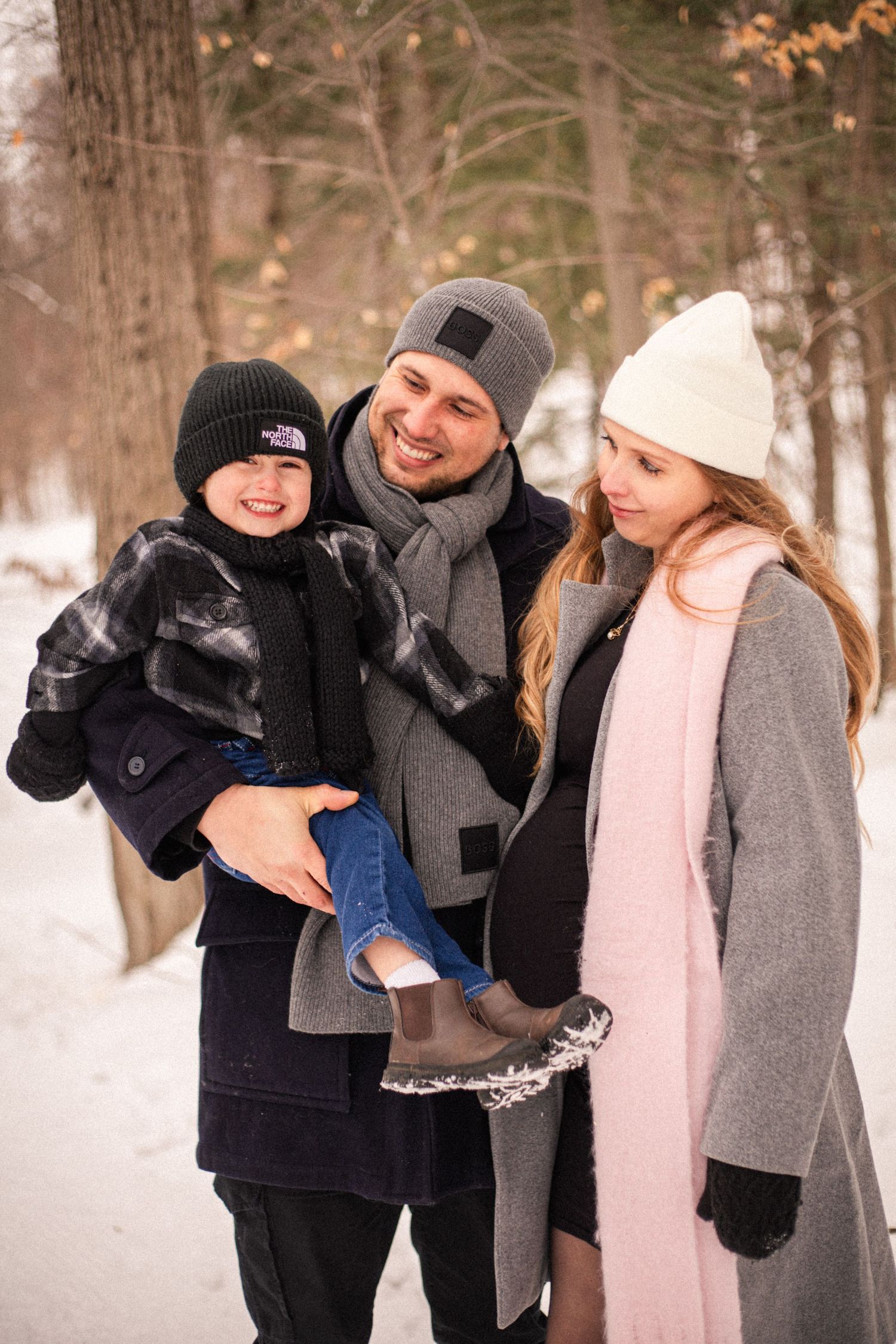 Séance photo famille en hiver extérieur — photographe famille Rive-Nord de Montréal