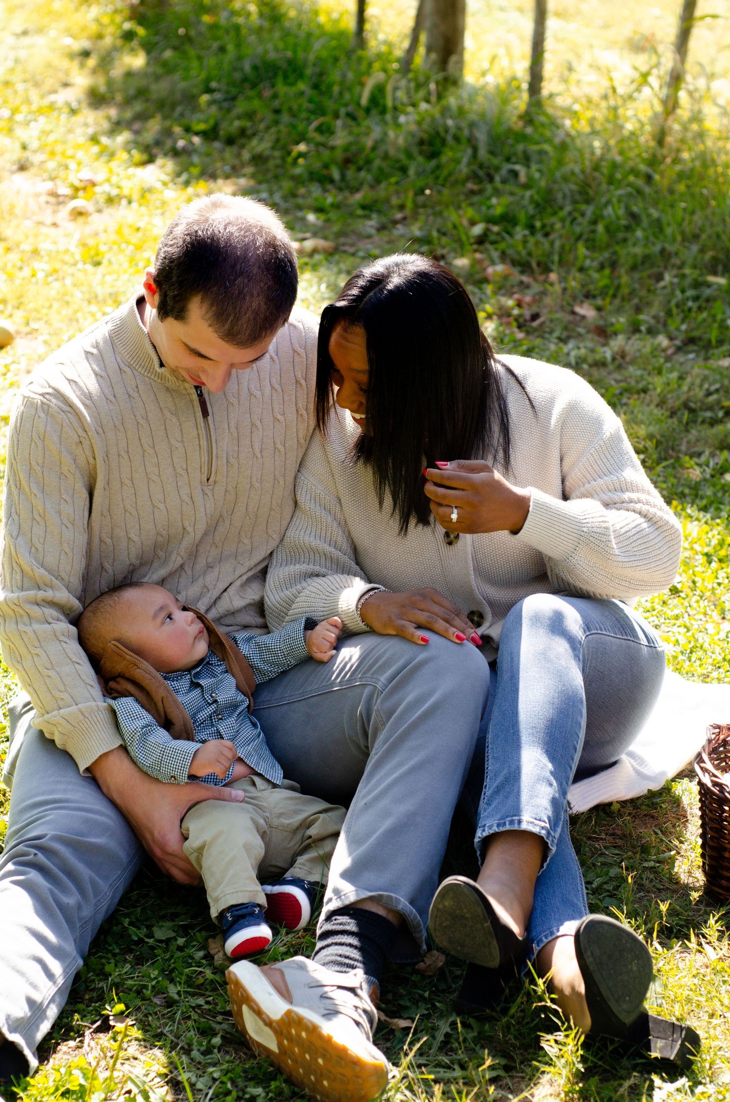 A relaxed family photo session on grass with natural lighting. Family photos by KM Conceptions Photography in Columbus, OH.