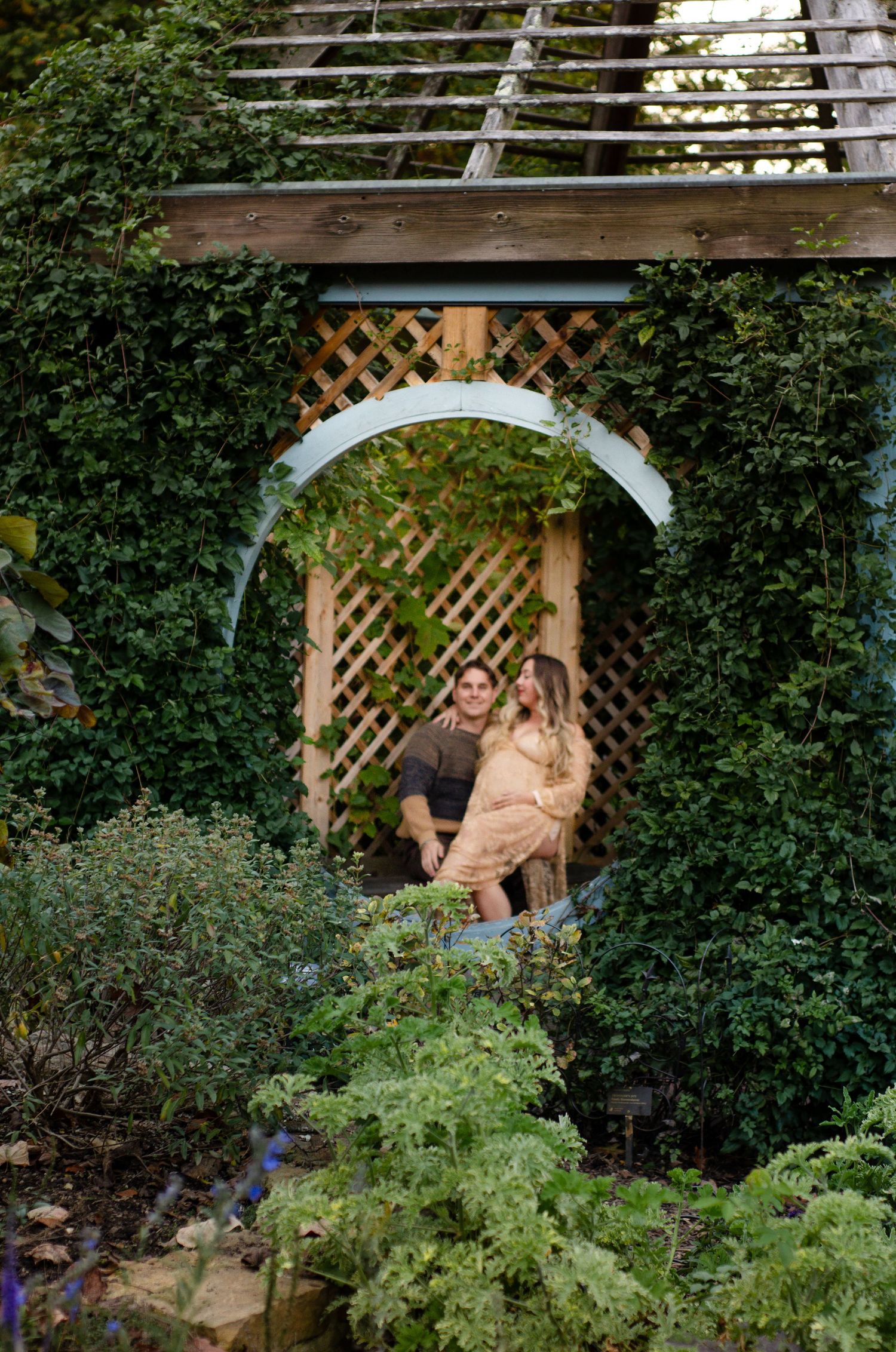 Garden gazebo scene with lattice details and lush greenery. Photos taken by KM Conceptions Photography in Westerville, OH.