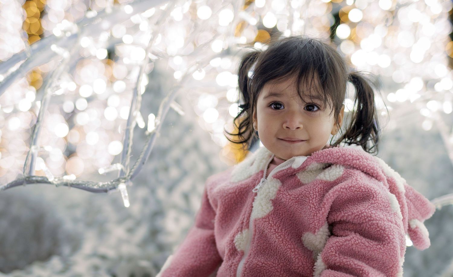 Capture the magic of childhood with a winter wonderland photoshoot! Perfect for holiday portraits, Christmas photography, and family memory.