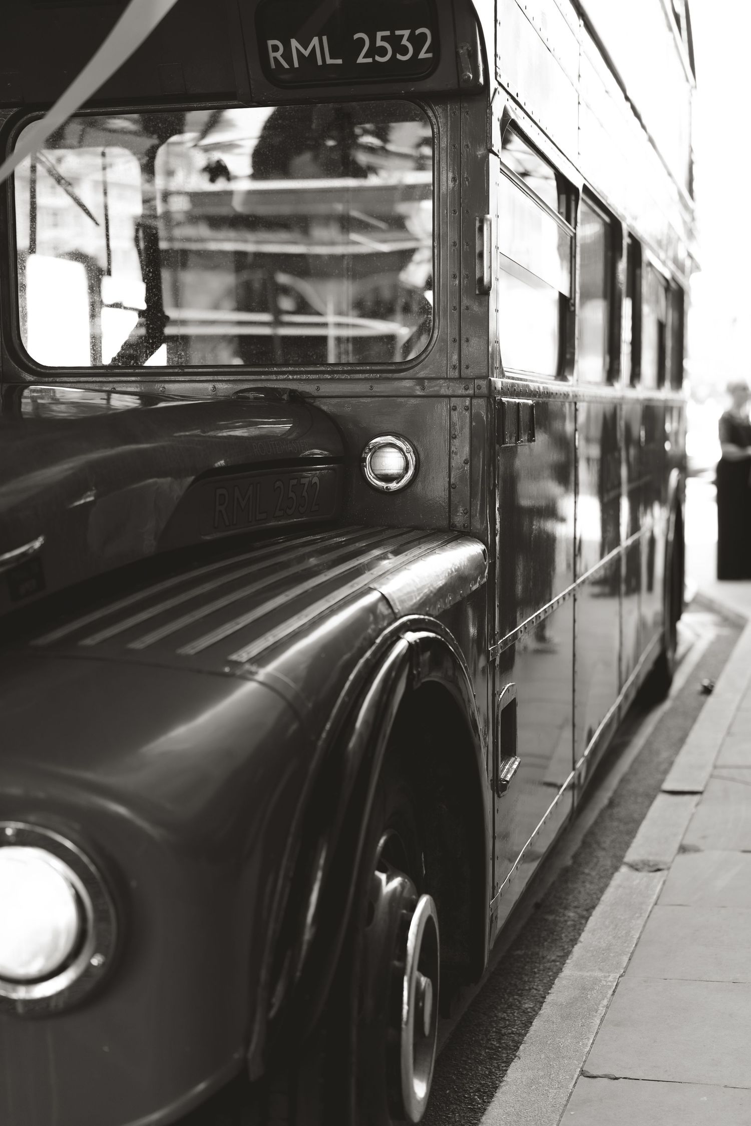 Vintage black and white photo of a classic London bus numbered RML 2532.