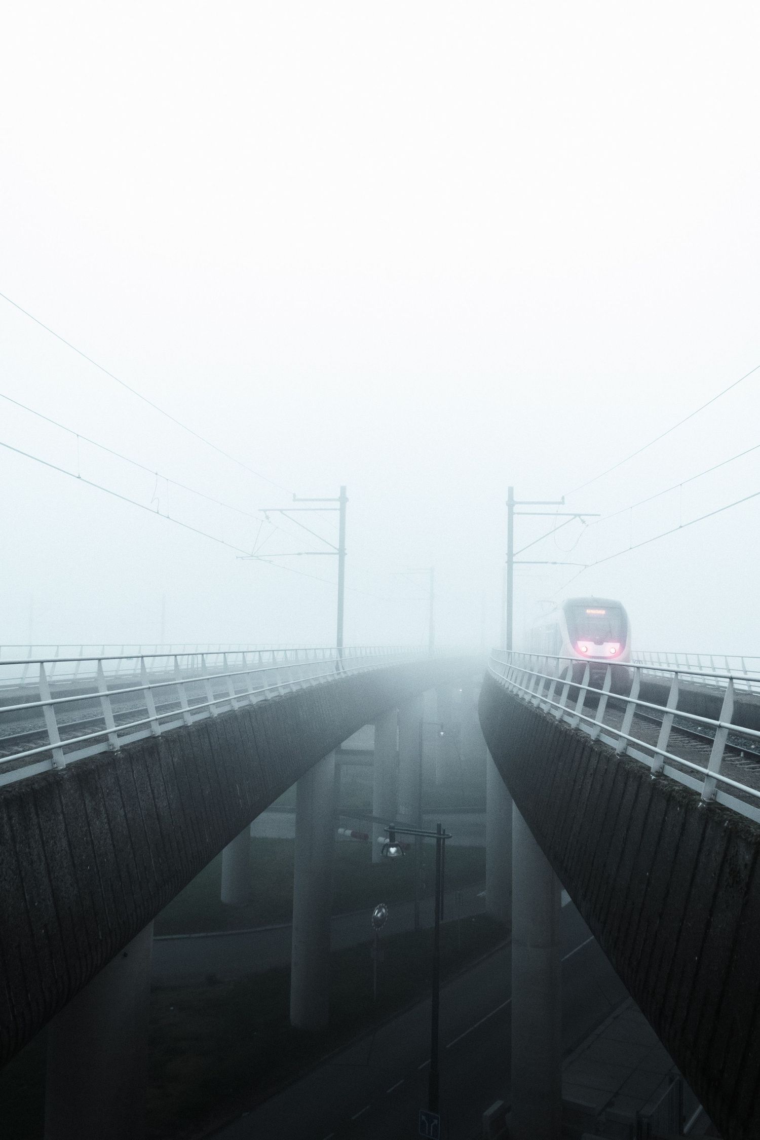 Morning mist in Amsterdam capturing soft light, quiet streets and a cinematic urban atmosphere.