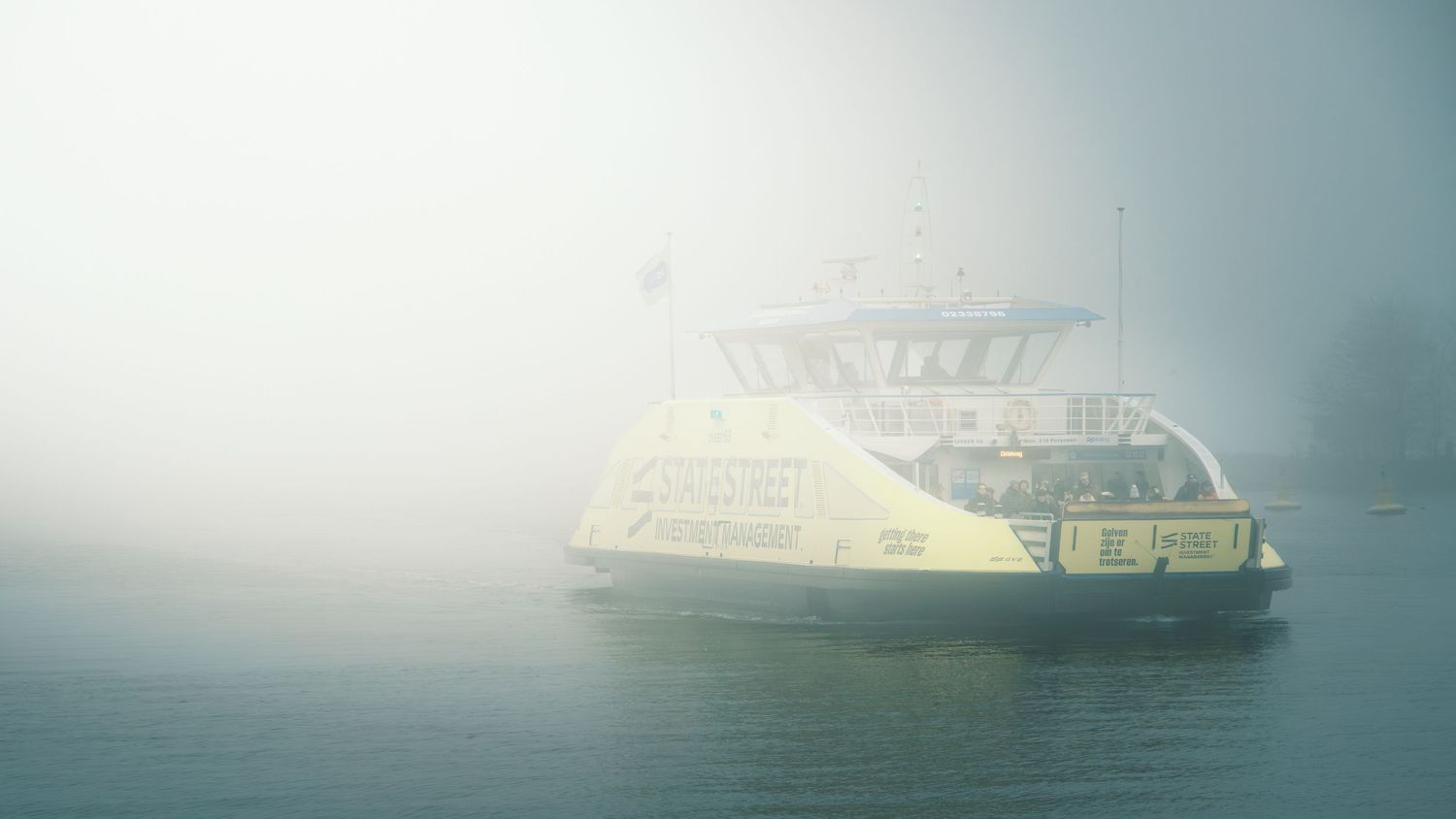 Morning mist in Amsterdam capturing soft light, quiet streets and a cinematic urban atmosphere.