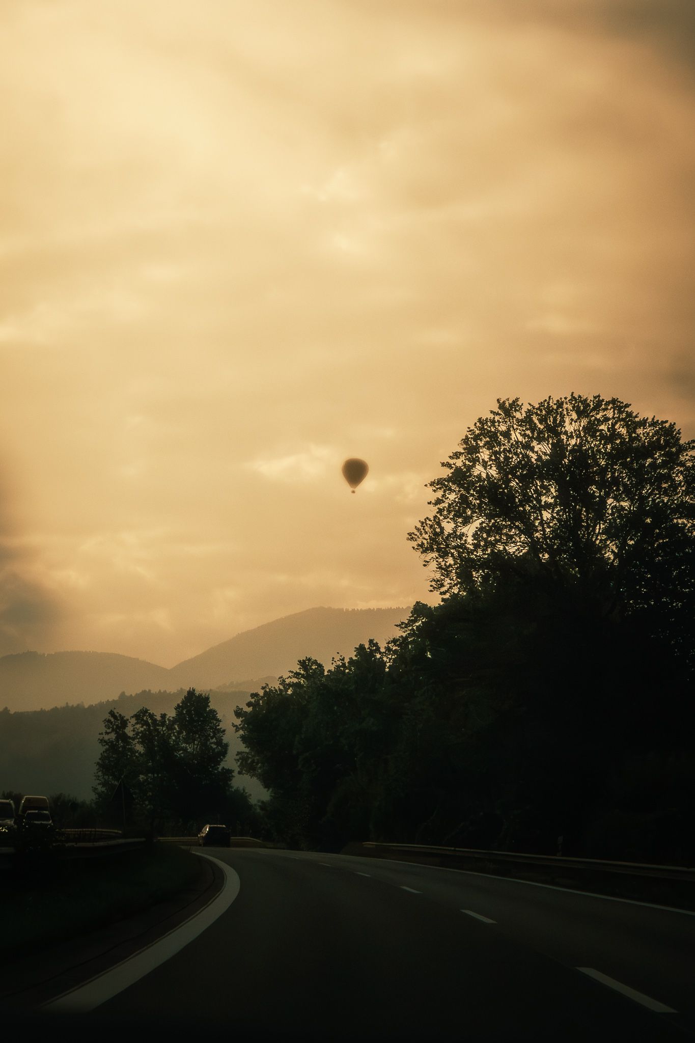 Nature photography capturing natural landscapes, light and atmosphere in a calm outdoor setting.