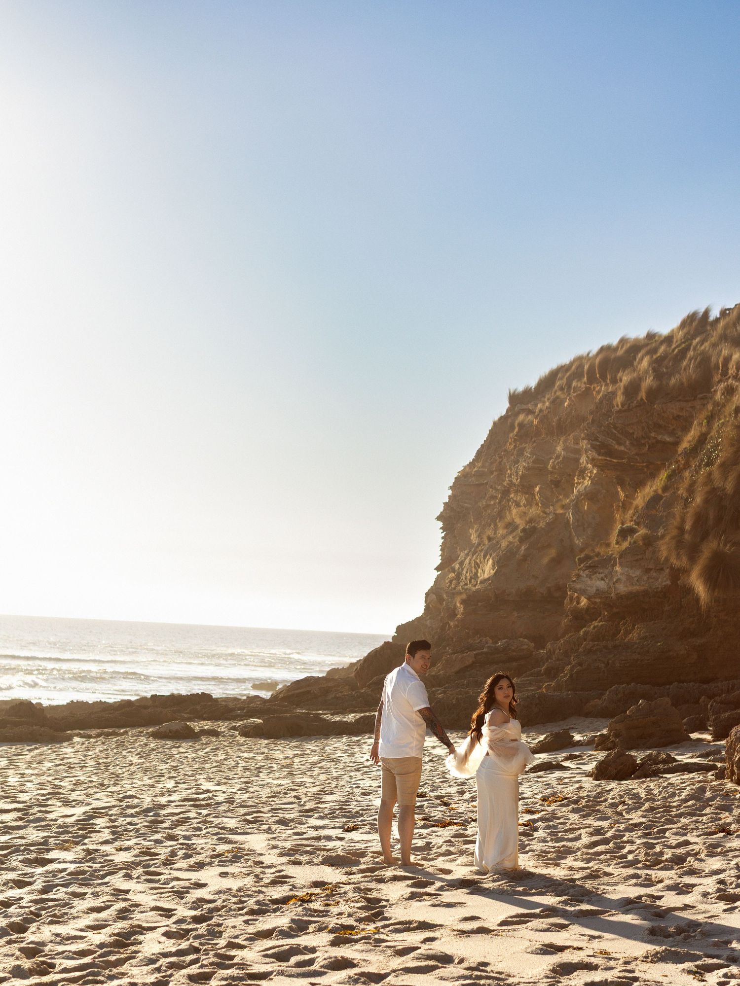 Natural pregnancy photography capturing emotional connection
