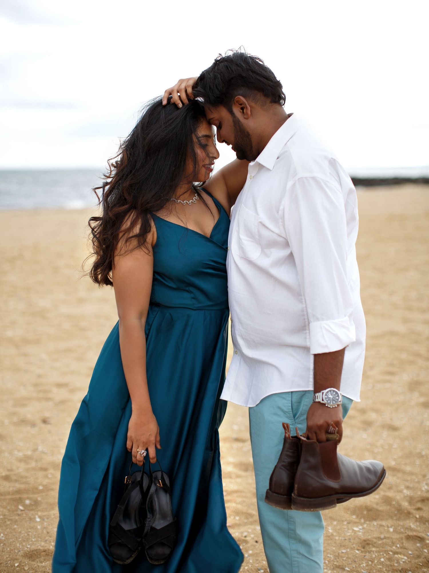 Outdoor couples photography capturing connection and emotion