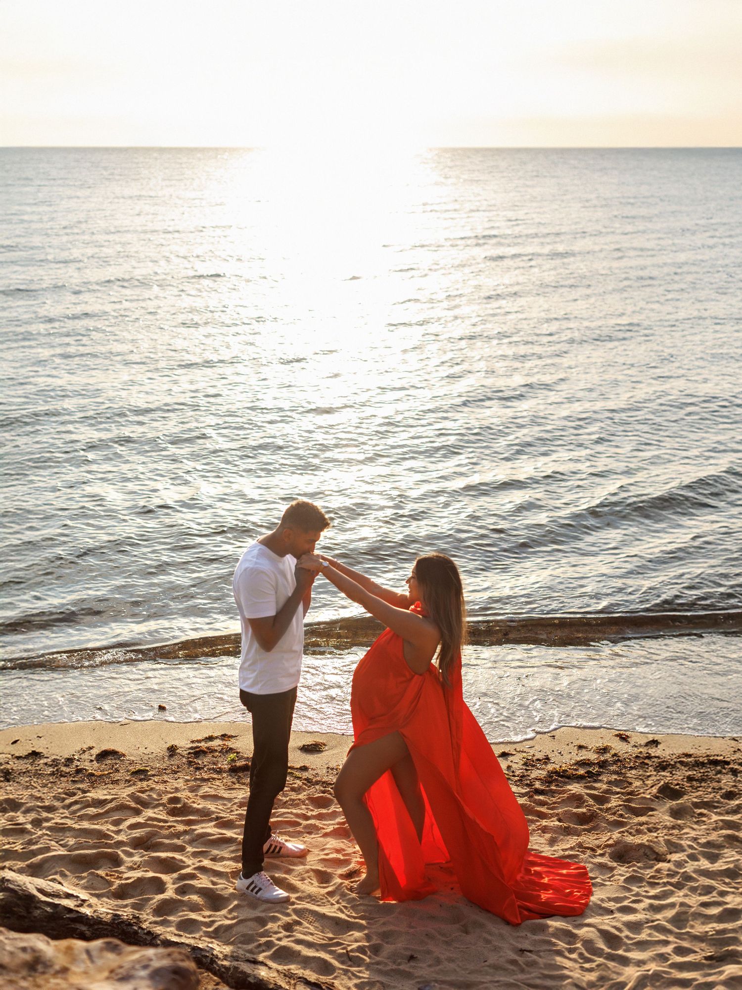 Natural maternity photoshoot celebrating motherhood