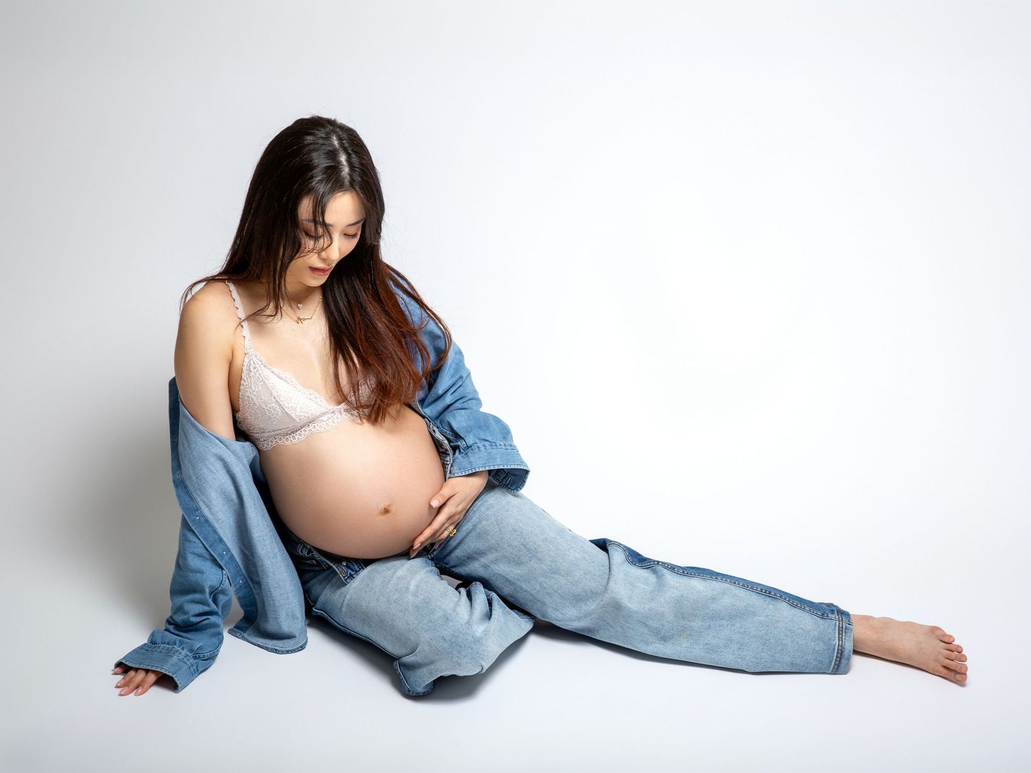 Pregnancy photoshoot capturing the beauty of expecting motherhood