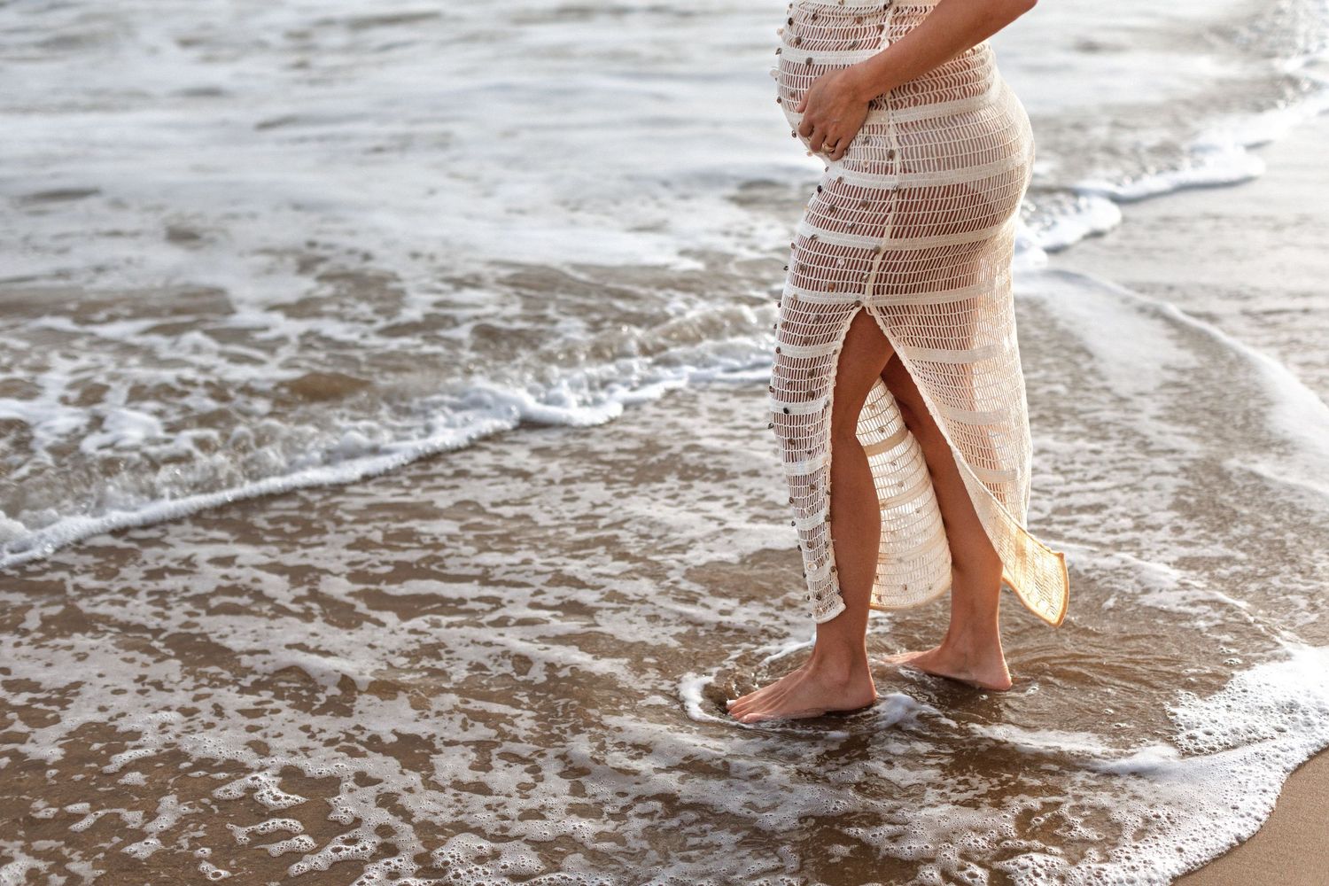 Pregnancy photoshoot capturing the beauty of expecting motherhood