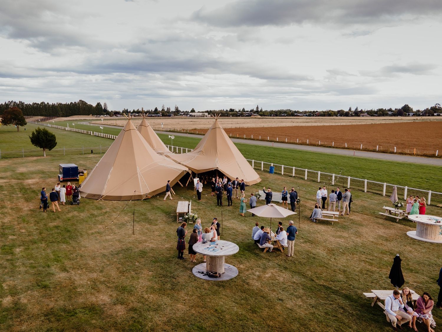 tipi wedding, teepee reception