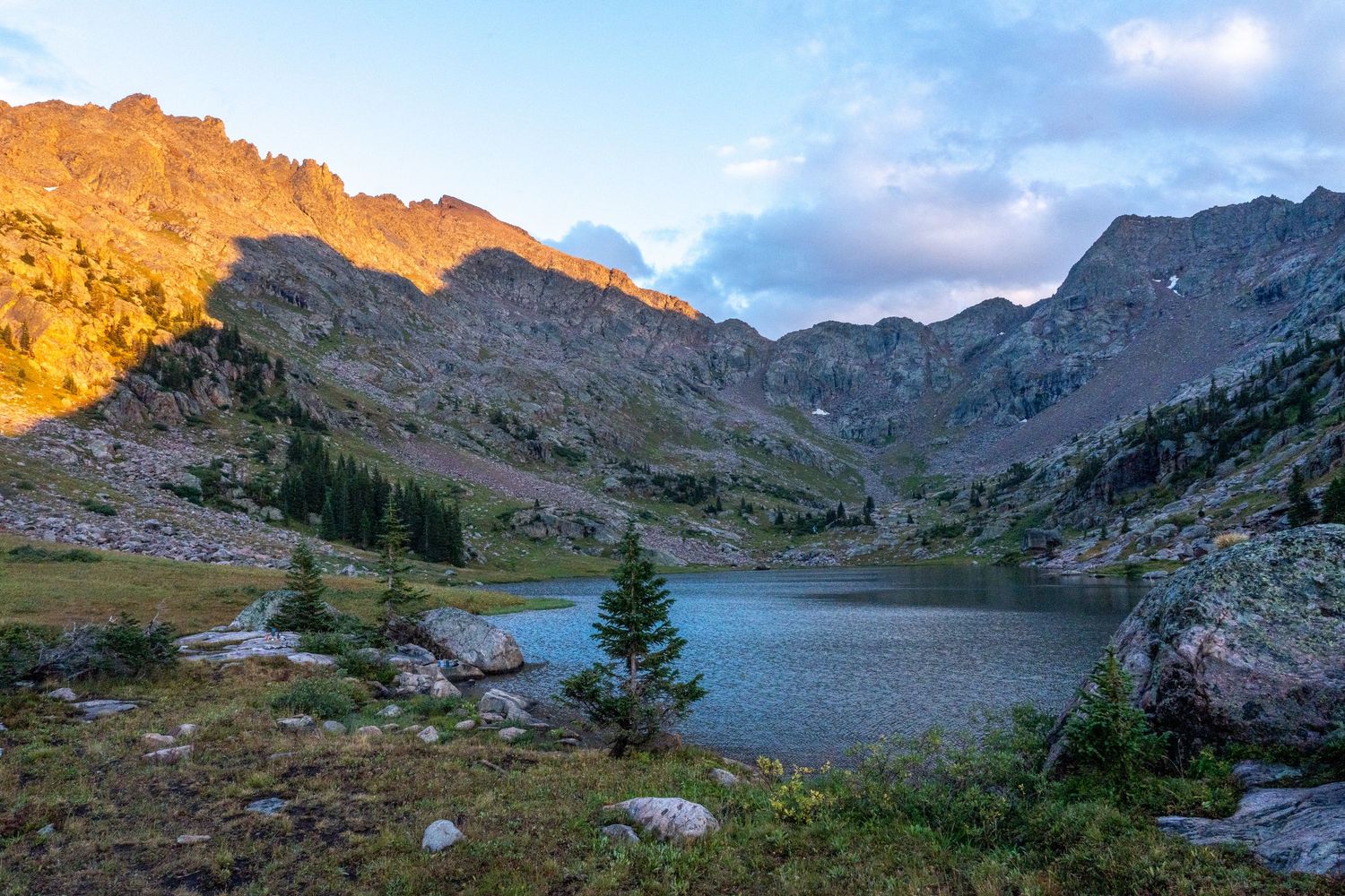 gore range backpacking view of piney lake