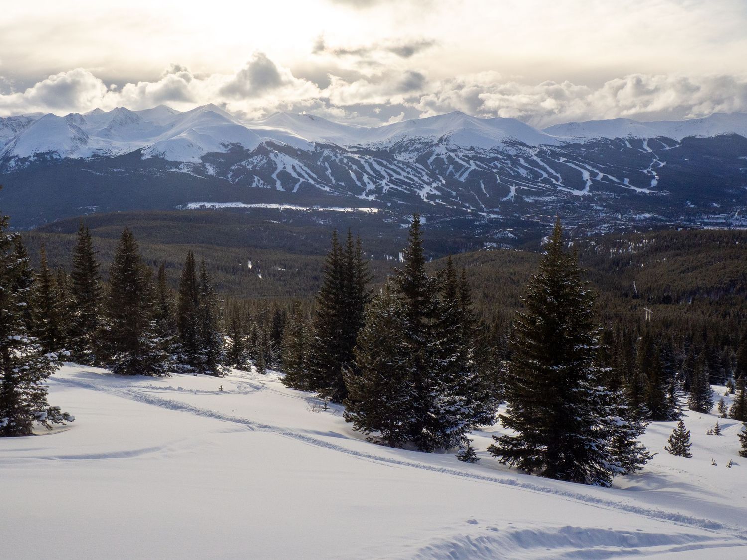 View of the sun setting over the 10 mile range in breckenridge colorado