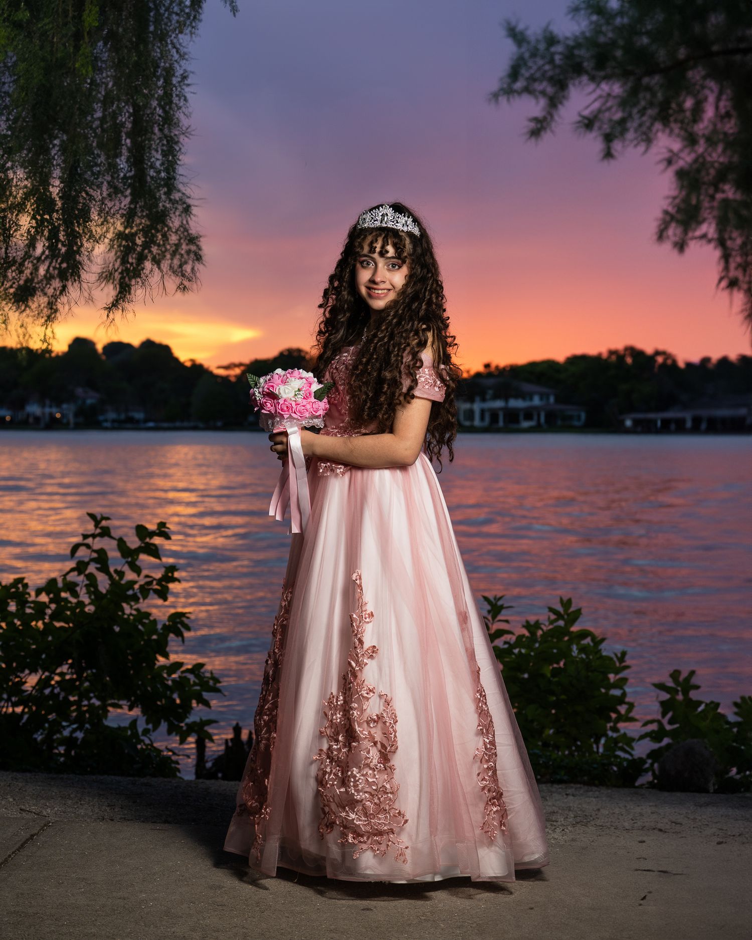 Sesión de fotos de quinceañera al atardecer en exteriores / Sunset outdoor quinceañera photoshoot
