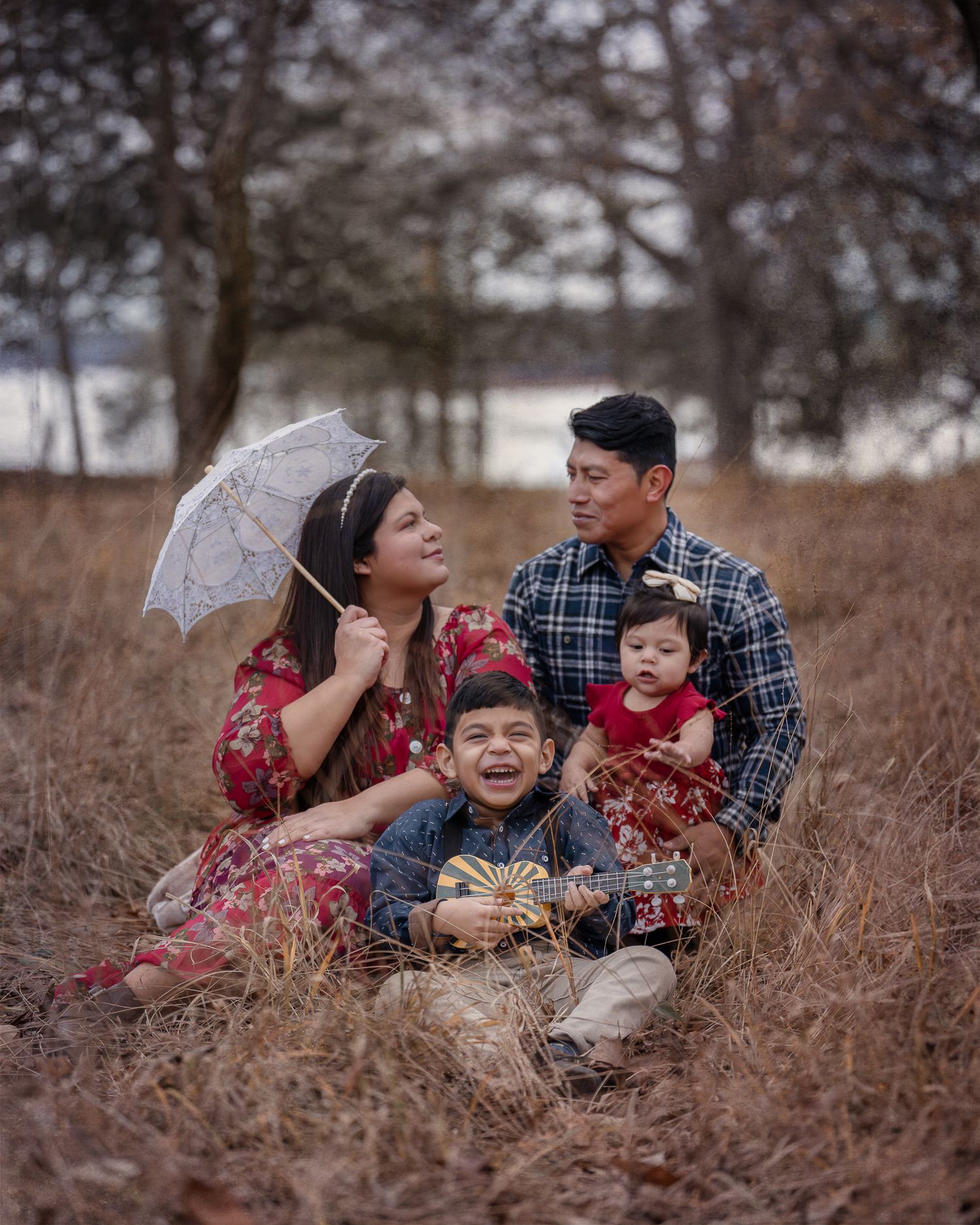 Fotografía profesional de familia en Orlando, sesión en exteriores y studio. Professional family photography in Orlando, outdoor session.