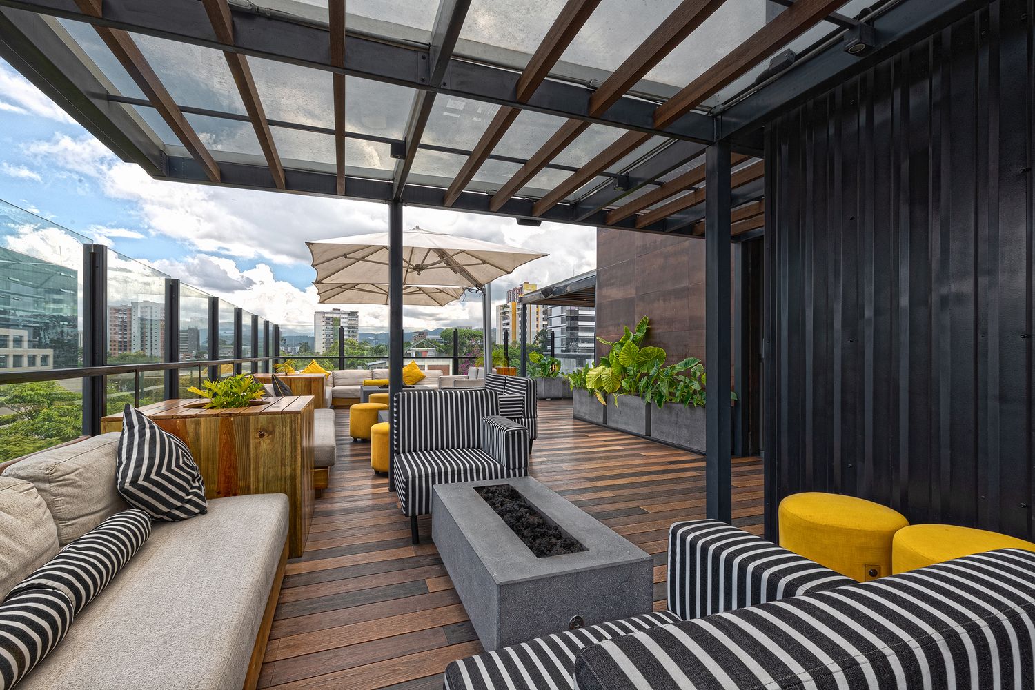 Fotografía y video de arquitectura en Guatemala para comercial, rooftop, eventos, diseño de interiores y mobiliario.