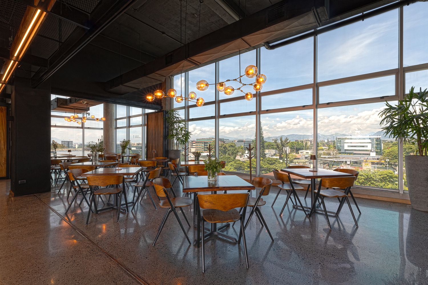 Fotografía y video de arquitectura en Guatemala para comercial, rooftop, eventos, diseño de interiores y mobiliario.