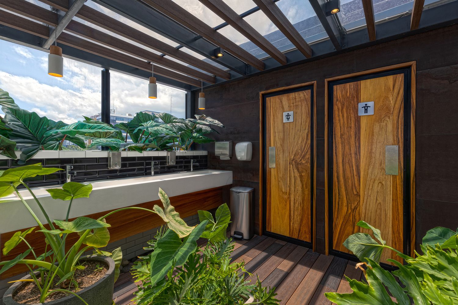 Fotografía y video de arquitectura en Guatemala para comercial, rooftop, eventos, diseño de interiores y mobiliario.