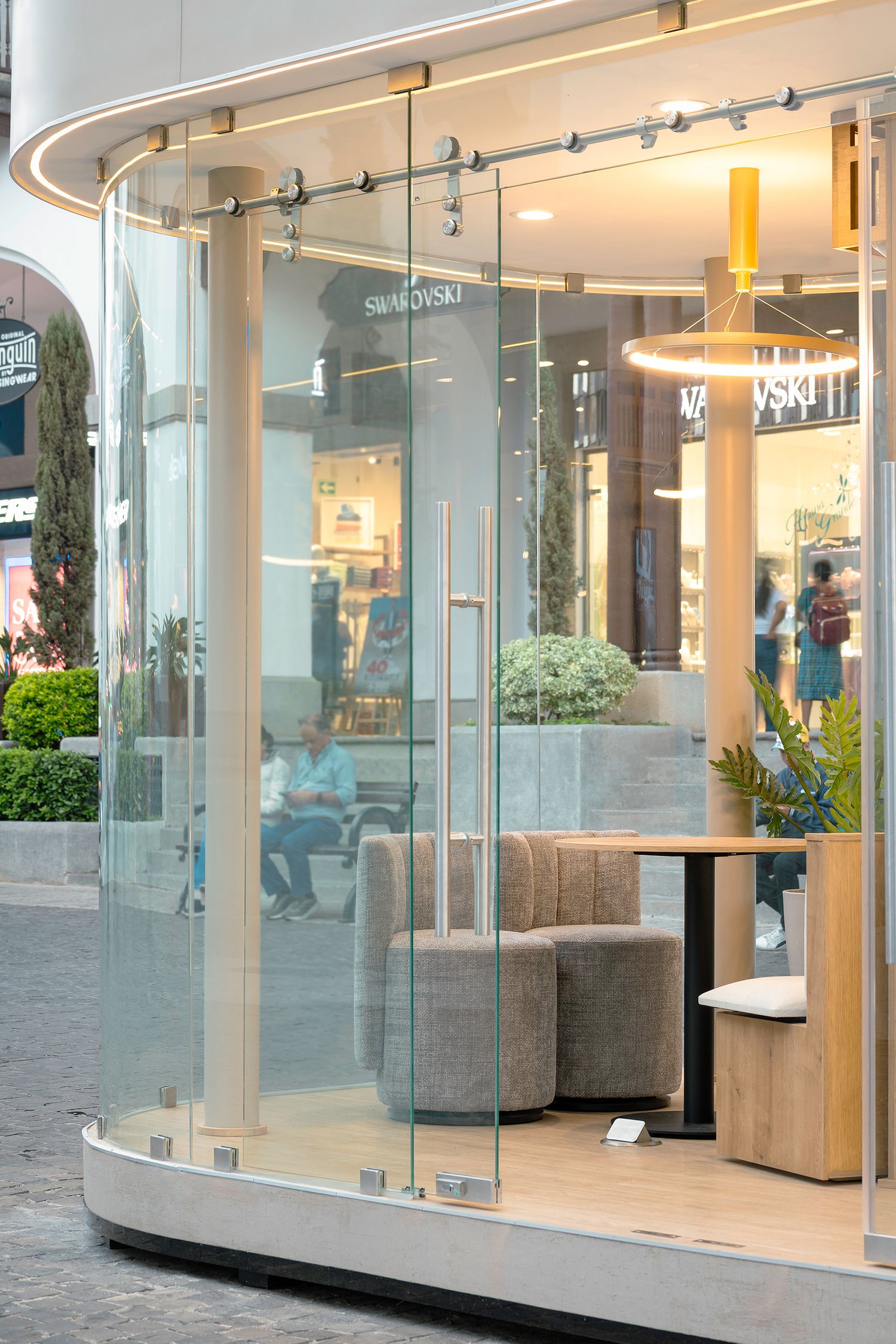 Fotografia de arquitectura en Guatemala. Arquitectura comercial. Fotografia comercial. Urbanismo. Bienes raices. Kiosko. Acabados. Muebles.