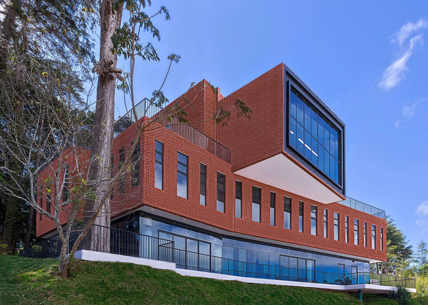 Fotografía y video de arquitectura en Guatemala para colegios y centros educativos.