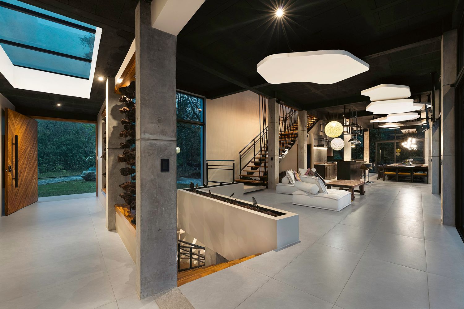 Fotografia de arquitectura. Arquitectura residencial. Fotografia comercial. Experiencia airbnb. Fotografia nocturna. Vestibulo. Sala.