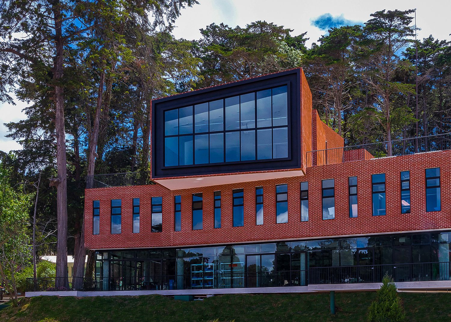 Fotografía y video de arquitectura en Guatemala para colegios y centros educativos.